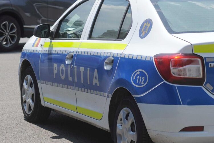 Un șofer cu alcoolemie de 1,28 mg/l și fără permis a lovit două mașini staționate