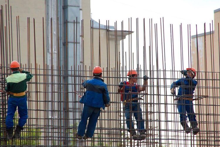Dezastrul din acordarea autorizaţiilor de construcţie înfrânează dezvoltarea firmelor
