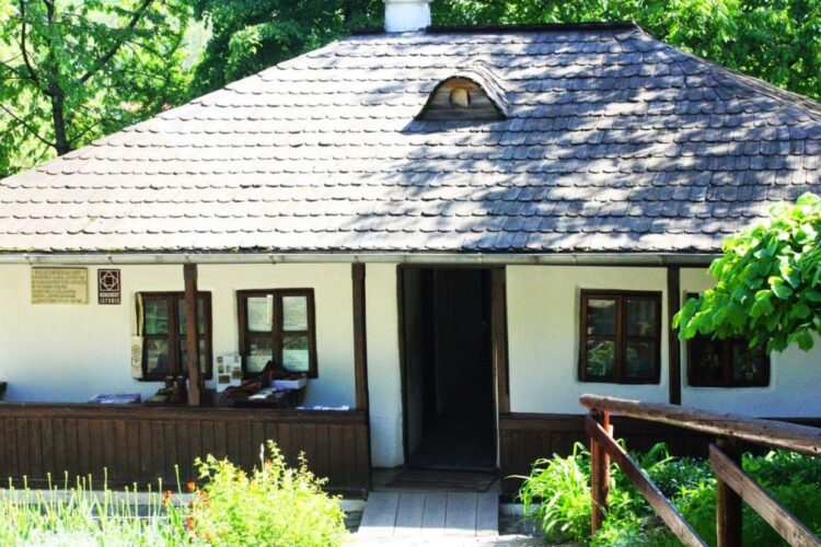 Intrepretarea viselor. Ce înseamnă dacă visezi că îți cumperi o casă