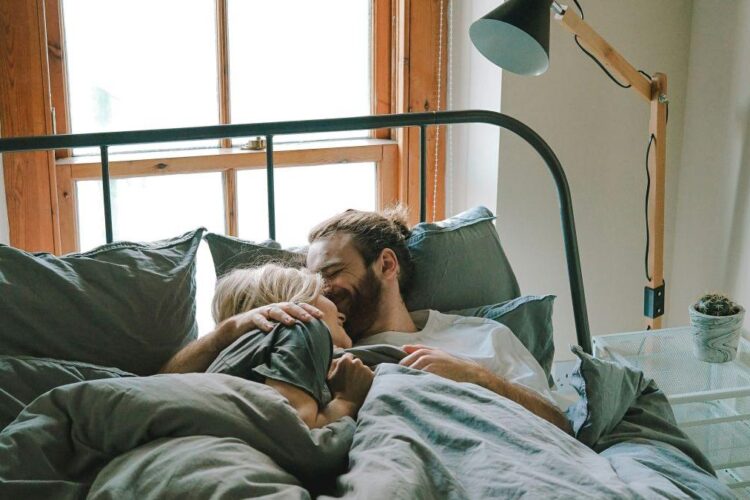 Cele 5 zodii care aprind pasiunea în dormitor