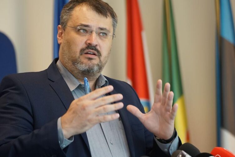 „Strategul” Ghinea, „părintele PNRR”, hrănit de USR cu 6.000 de euro/lună, bani de la stat