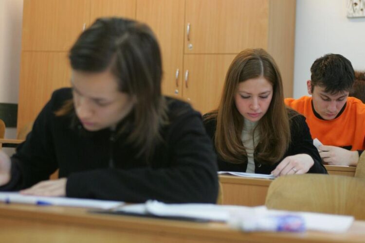 Evaluare Națională 2024. Marți încep probele scrise. Peste 160.000 de candidați înscriși