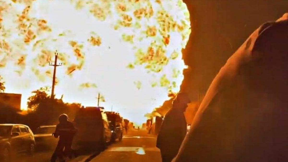Exclusiv. Filmul dezastrului de la Crevedia. Scânteia, produsă de o rangă din oțel, cu care încercau să deblocheze robinetul instalației de GPL