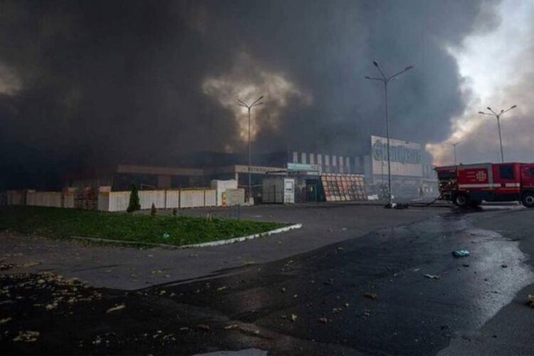 Trei morți și 52 de răniți în urma unui atac cu bombe ghidate al rușilor în orașul ucrainean Harkiv