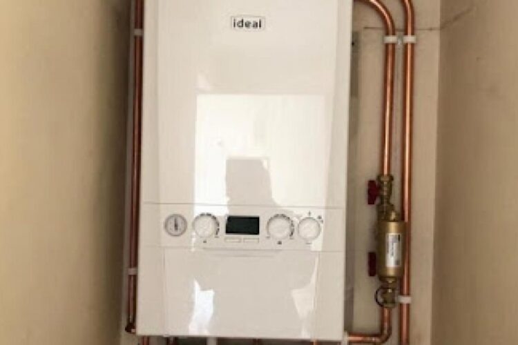 Guvernul investește miliarde în gaz, în timp ce închide centralele de apartament