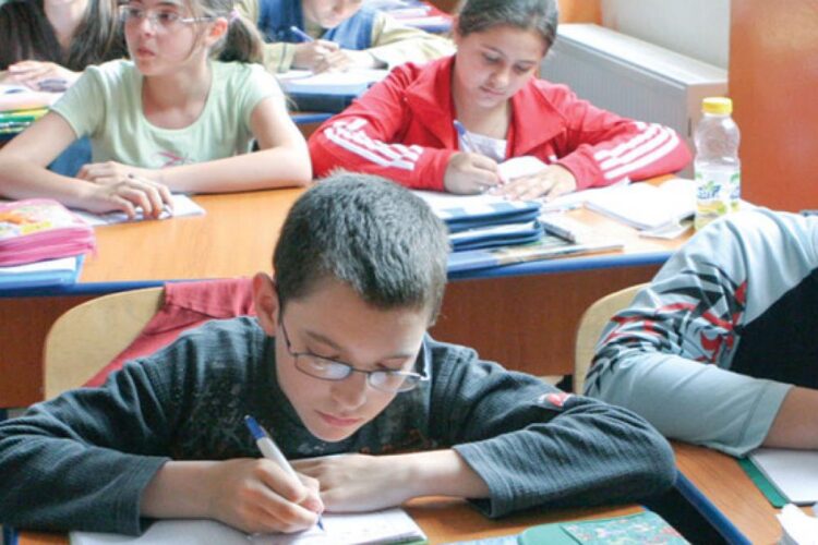 Aproape jumătate dintre elevii români au obținut rezultate slabe la gândirea creativă