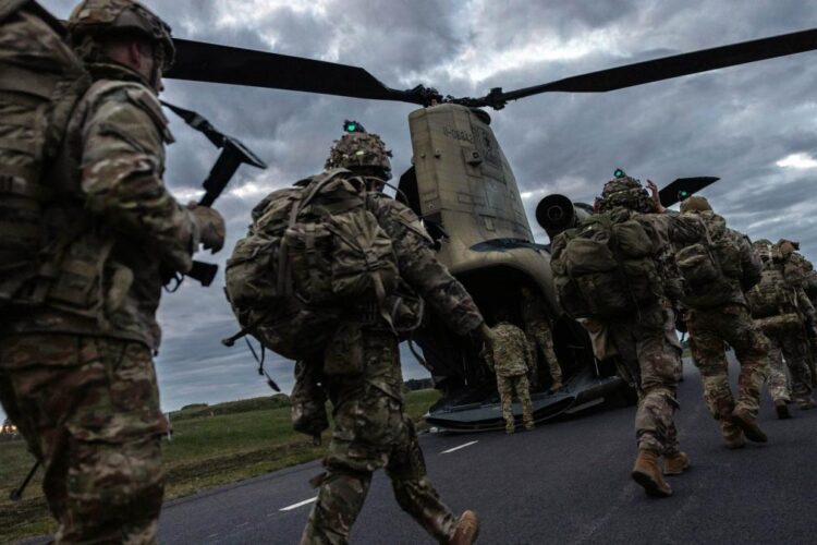 Țările NATO se înarmează de frica marelui inamic, dar și a marelui aliat
