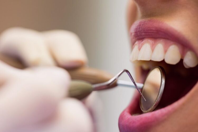 România, țara lui „dinte, gaură, lipsă, pauză”. Colegiul Medicilor Stomatologi cere introducerea „stomatologiei de familie” cu servicii decontate de stat