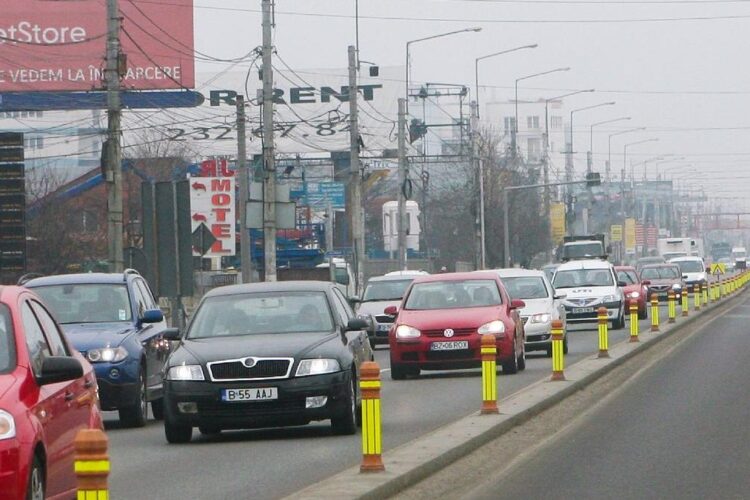 Se circulă în coloană pe Valea Prahovei. Aglomerație între stațiunile de pe litoralul Mării Negre