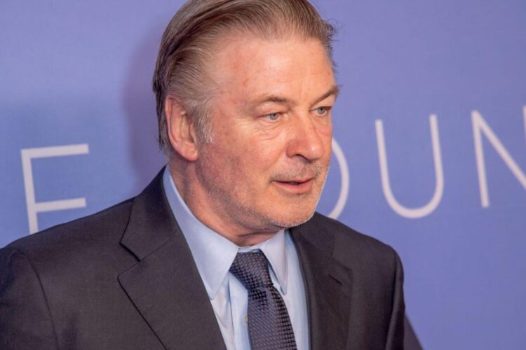 Alec Baldwin ar trebui să aibă „decența umană” de a spune „îmi pare rău”