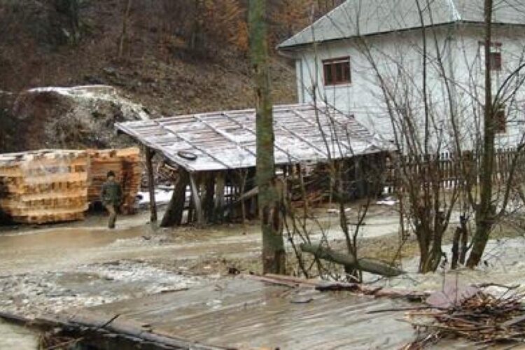 Cod portocaliu de inundații în Caraș-Severin, galben pe râuri din 20 de județe