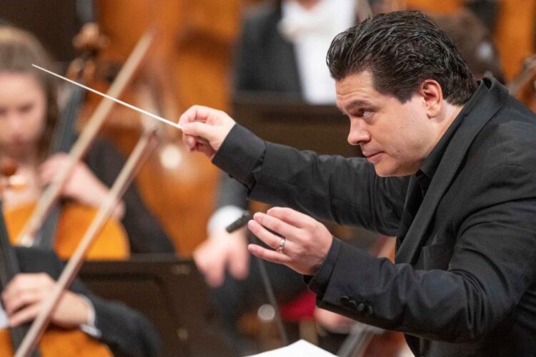 Dirijorul român Cristian Măcelaru a condus Orchestra Naţională a Franţei la deschiderea Jocurilor Olimpice de la Paris 2024