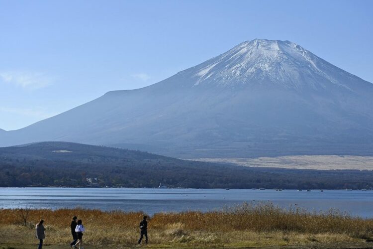 Japonia impune noi taxe de acces pe Muntele Fuji pentru a limita turiștii