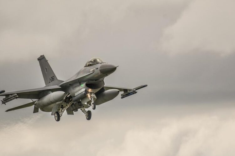 Olanda începe livrările de F-16 către Ucraina