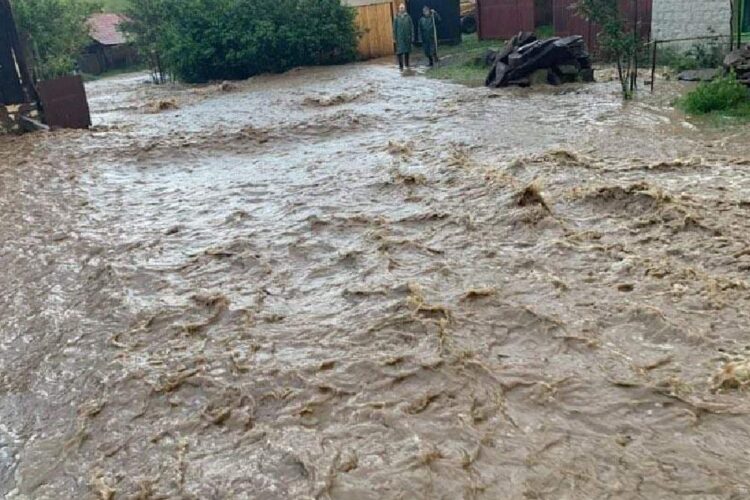 Cod portocaliu de inundații în 12 județe