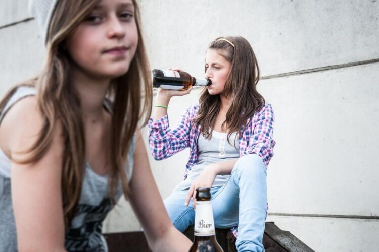 Magazinele de „legale” – greșeala secolului în România