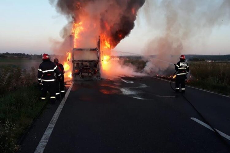 Atenție, șoferi! Canicula poate transforma mașinile în pericole pe roți