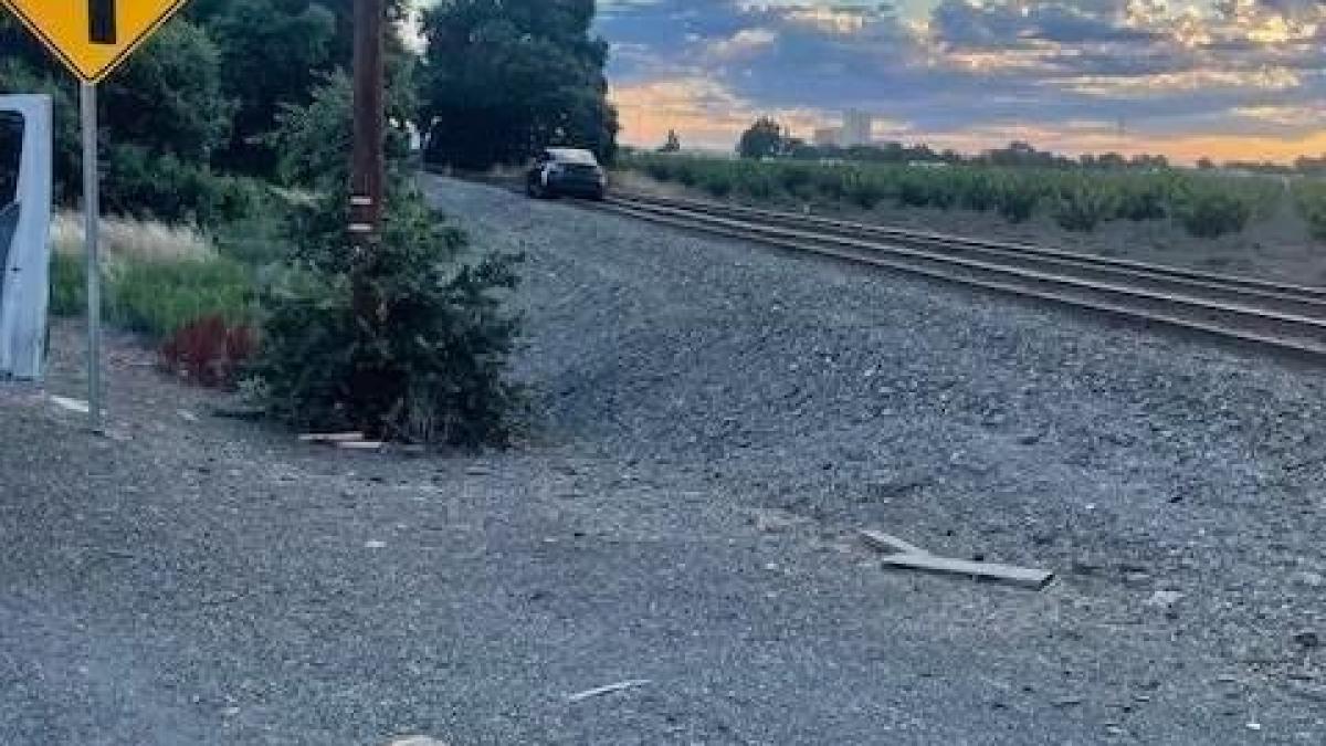 Tesla, pe calea ferată