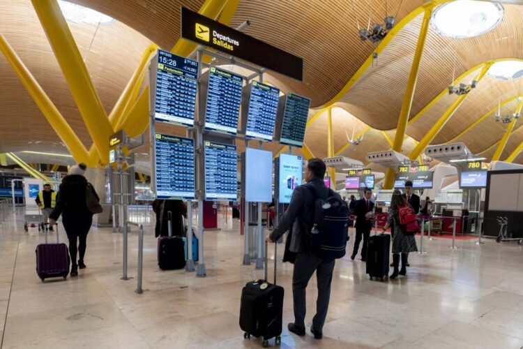 Aeroportul Iaşi, singurul din ţară care deţine un ambulift 100% electric