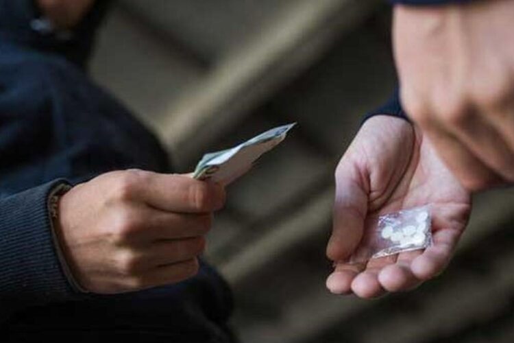 Bărbat de 50 de ani prins în flagrant când vindea peste 5 kilograme de substanțe psihoactive