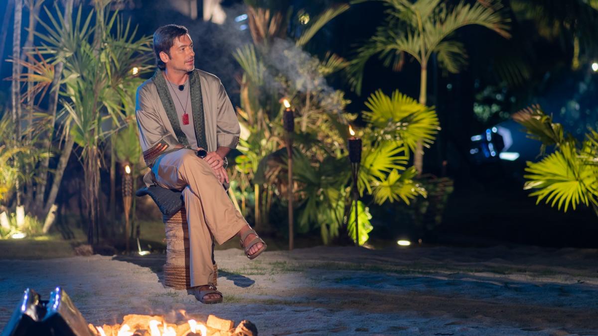 Flacăra ispitei se va aprinde pentru prima oară ȋn vila băieţilor, diseară, la Insula Iubirii. Unul dintre concurenţi va fi invitat la o ceremonie specială a focului