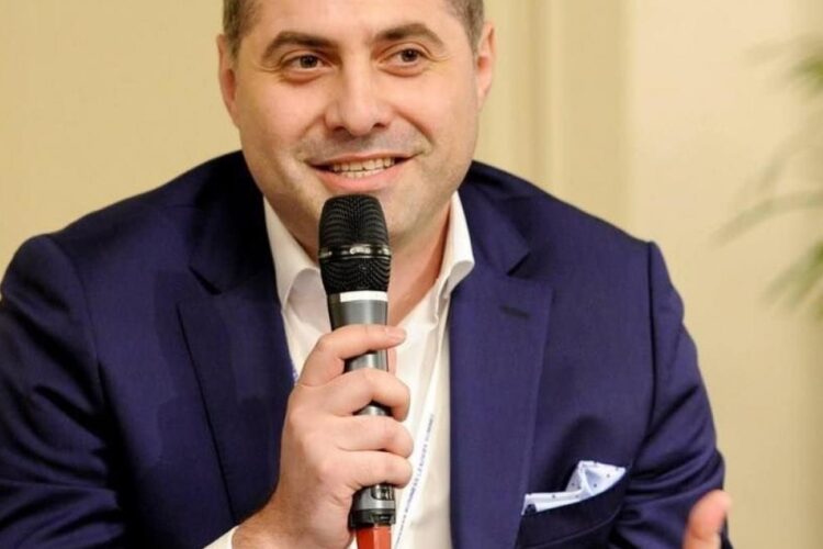 Florin Jianu se înscrie în PSD şi va candida pentru funcţia de vicepreşedinte al partidului la congresul de sâmbătă