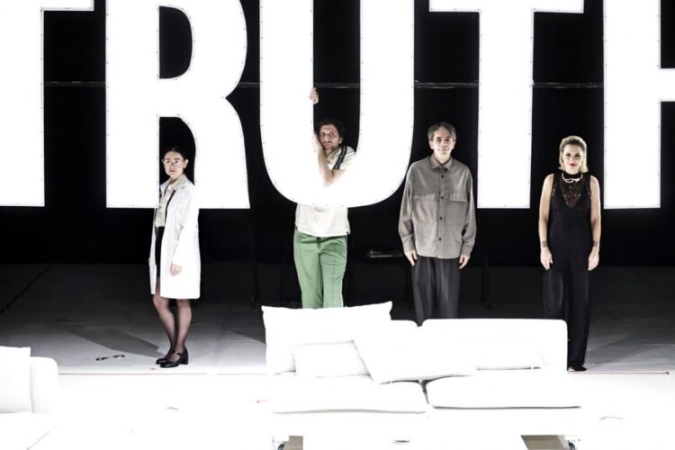 Spectacolul ADEVĂRUL, invitat în Stagiunea Estivală a Artelor Spectacolului a Teatrului de Stat Constanța