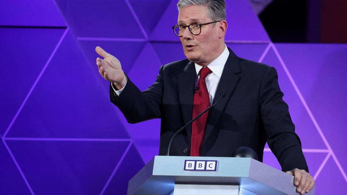 Premierul britanic Starmer condamnă extrema dreaptă pentru violență după crimele din Southport