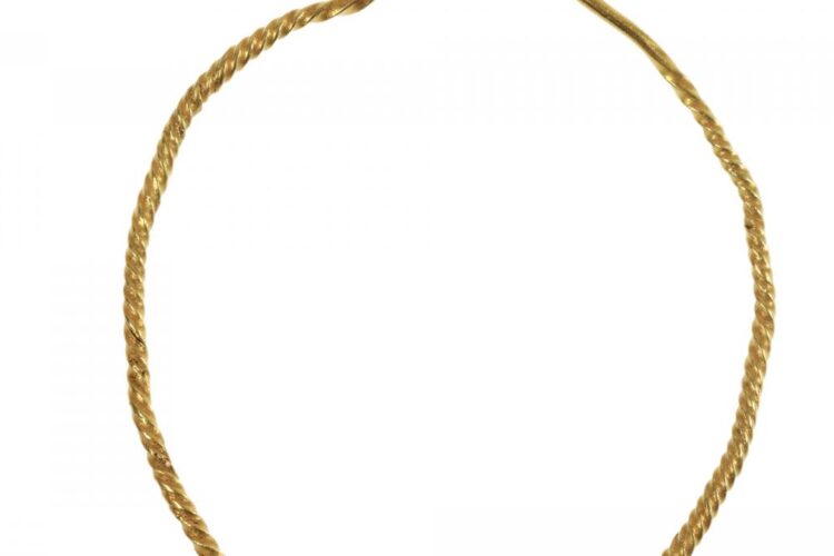 Brățară dacică veche de 3.000 de ani, în licitație la Artmark