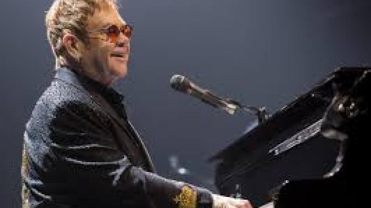 Elton John a rămas „doar cu o vedere limitată” după „o infecţie oculară severă”