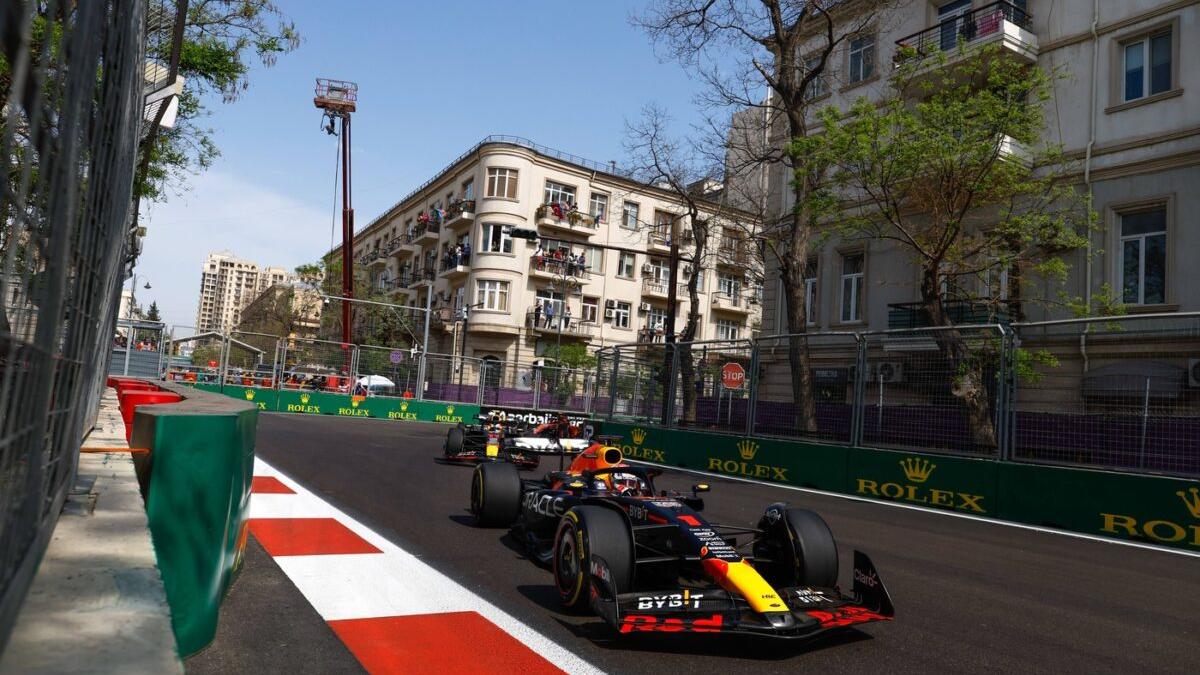 Marea cursă de pe cel mai bizar circuit din calendar, Baku, va fi ȋn direct duminică, de la 13.45, la Antena 1