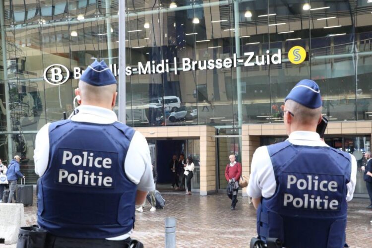 Circa 10.000 de belgieni ies în stradă. Transporturile vor fi grav afectate