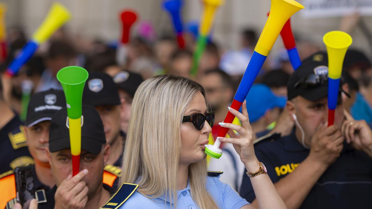 Pensiile militare sunt tăiate pe nedrept, iar angajații nu au voie să se plângă