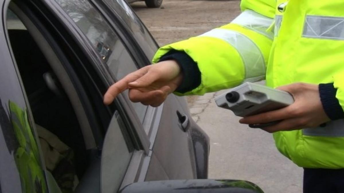 Un șofer beat criță a provocat un accident în Defileul Jiului