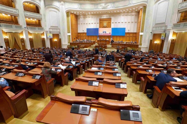 Un deputat AUR vrea să pedepsească penal prietenia propusă, în mediul online, de un major către un minor 
