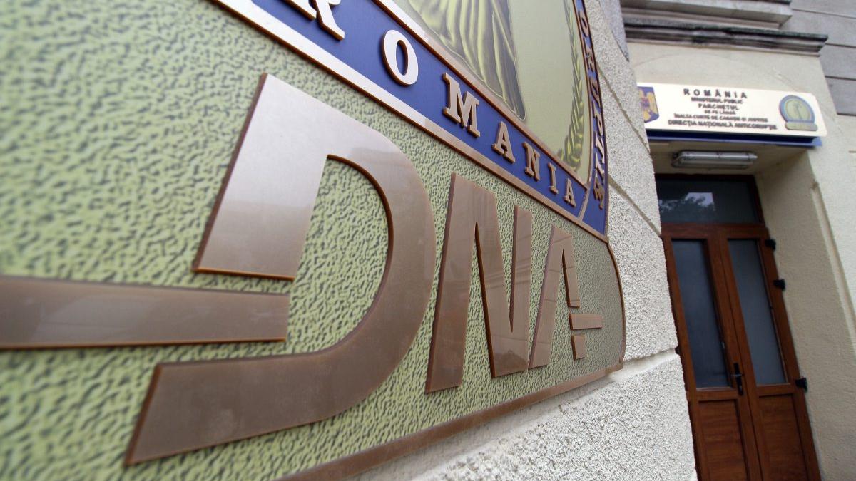 Șeful Biroului pentru Imigrări Ialomița, reținut de DNA pentru luare de mită