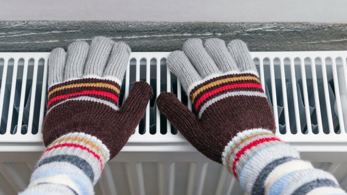 Locuitorii Capitalei tremură de frig în locuințe. Termoenergetica NU este pregătită să furnizeze căldură