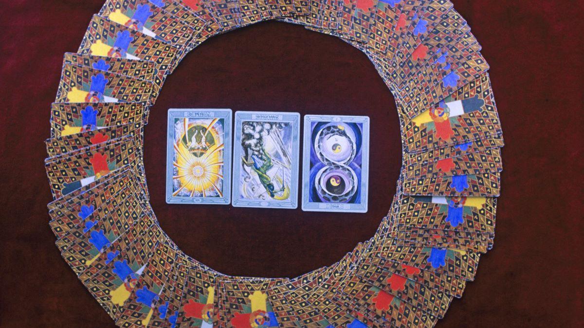 Horoscopul săptămânii 14 – 20 octombrie 2024, potrivit tarotului: Ce cristal trebuie să folosească fiecare zodie