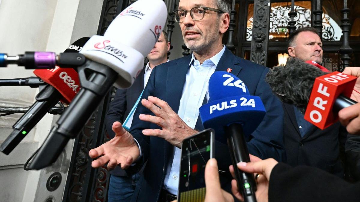 Liderul extremei drepte își îndeamnă rivalii să îl lase să guverneze după victorie