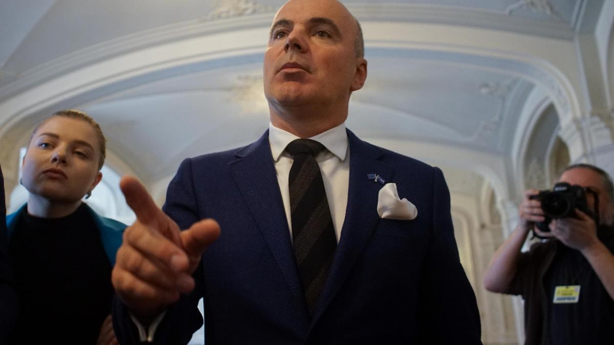 Numai poporul să judece dacă o persoană poate deveni președinte, nu justiția