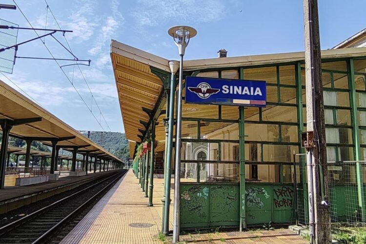 orașul regal Sinaia, retrogradat comună. Apare „Județul Centru”