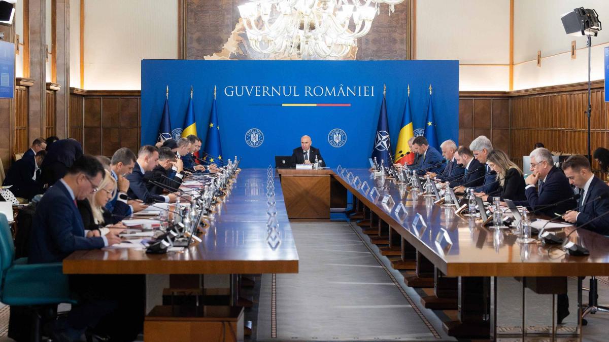 Salariul minim, în analiza premierului. În principiu, nu va crește în 2026