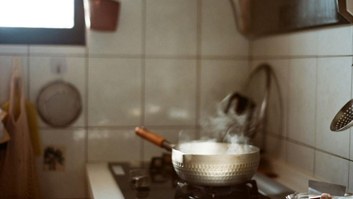 Obiceiul de gătit pe care medicii de urgență îi roagă pe părinți să-l evite