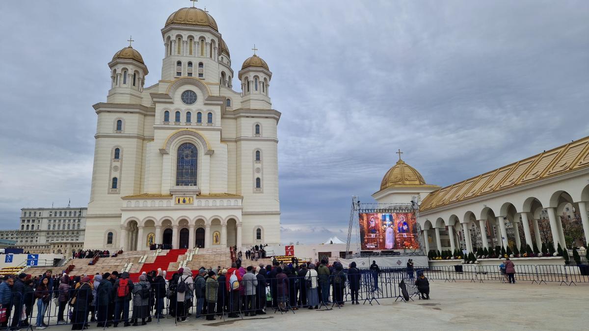 Ultima noapte de închinare în coada „legionarilor” 