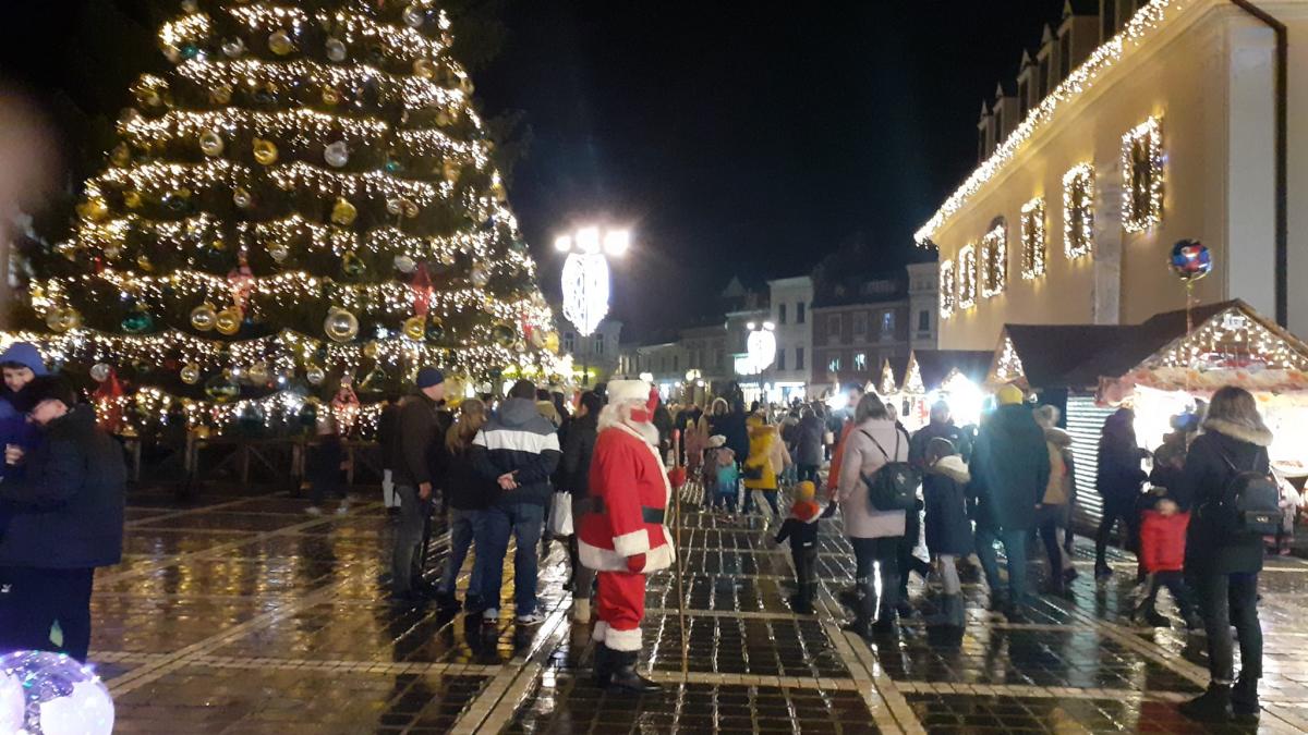 Când să mergi la târgurile de Crăciun? Soluții pentru a evita cozile interminabile