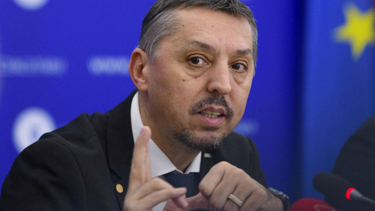 Daniel David așteaptă sugestii pentru flexibilizarea controversatei programe de română