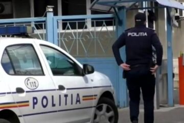 Doi foști soți s-au bătut în școala în care învață fata lor