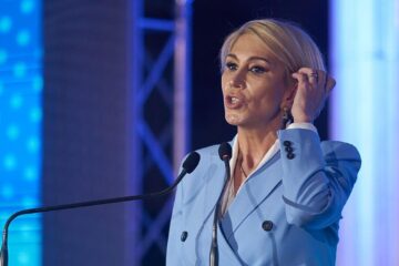 Scandal în coaliție! Raluca Turcan acuză PSD că a încălcat acordul de coaliție prin votarea unei moțiuni simple