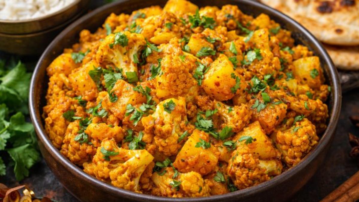 Aloo Gobi, cartofi și conopidă cu condimente indiene