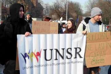 44.000 de burse tăiate de la studenți și niciun ban în plus pentru profesori